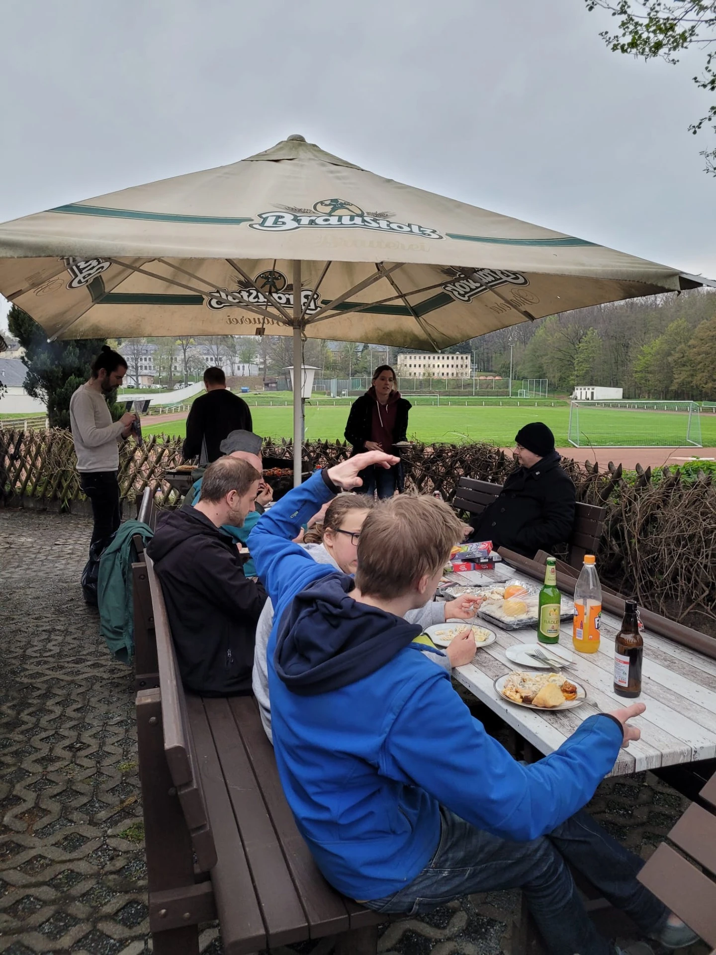 Gemeinsame Mahlzeit der Teilnehmer