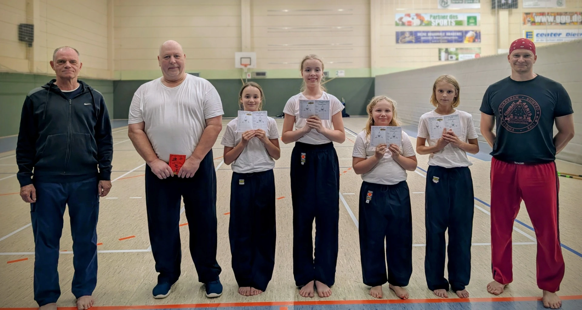 Teilnehmer der Anfänger-Prüfung im Combat Arnis